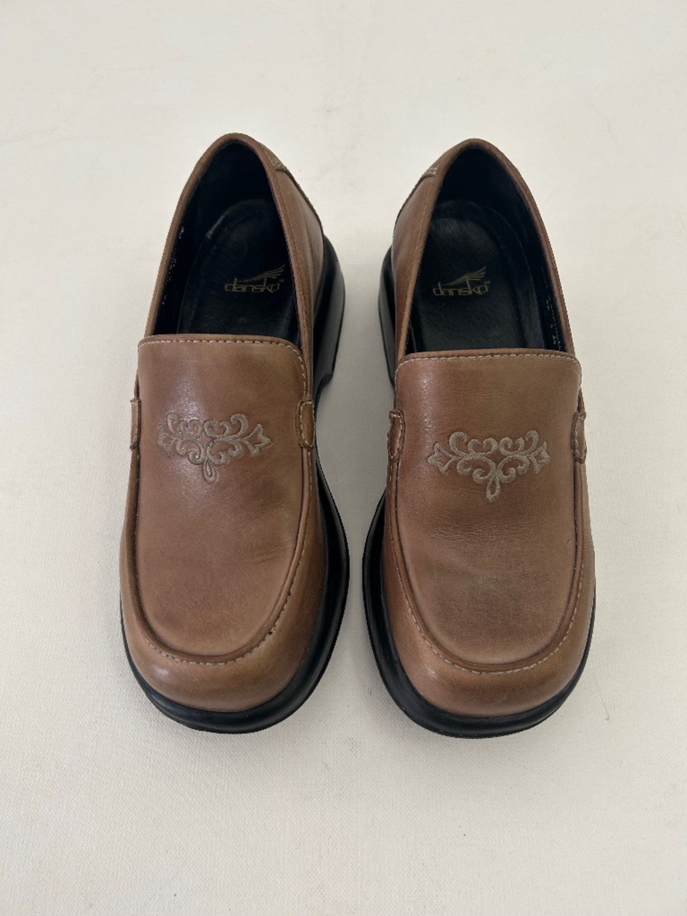 Dansko Royal Romance/Mandolin Tan Embroidered Platform Loafer Clogs SZ 36